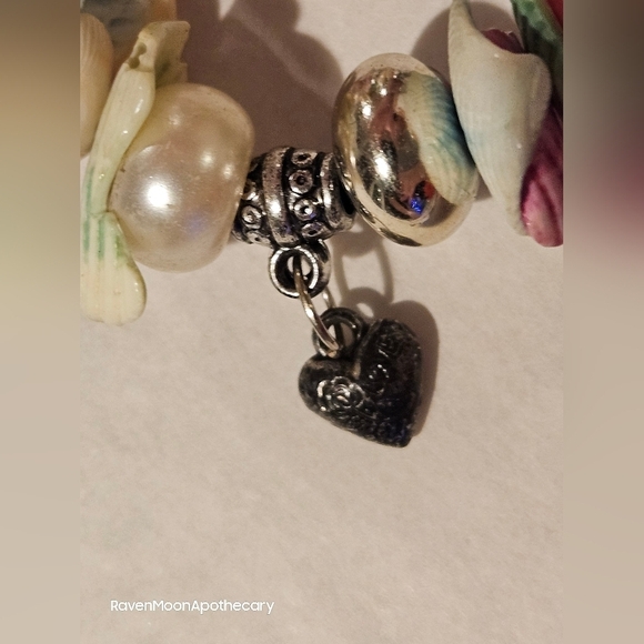 Sea Shell Expandable Bracelet with Charms - Picture 5 of 9